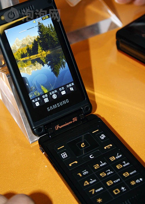 双3.0吋巨屏手机 三星w799惊爆最低价