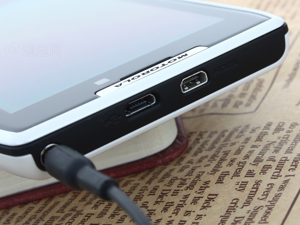 摩托罗拉xt910 razr(白色)手机原图 高清图片 xt910 razr(白色)图片