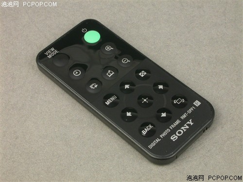 此外,索尼v700还有一个调节用的遥控器,这相比机体按键要方便多了