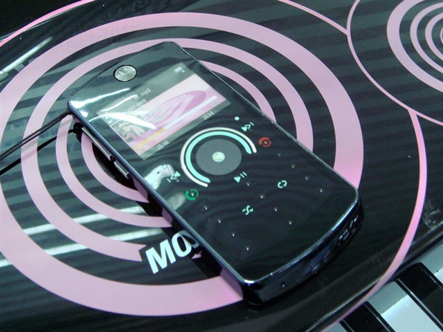 【特价促销】摩托罗拉(motorola)e8(2g)欧版(网购价790元)